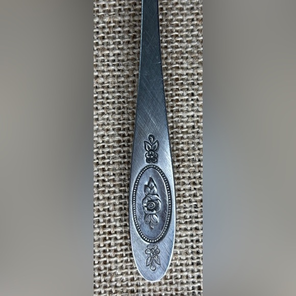 Vintage Oneida Deluxe Polonaise Rose Serving Fork Flatware Cottage Grandma Core - Picture 2 of 4